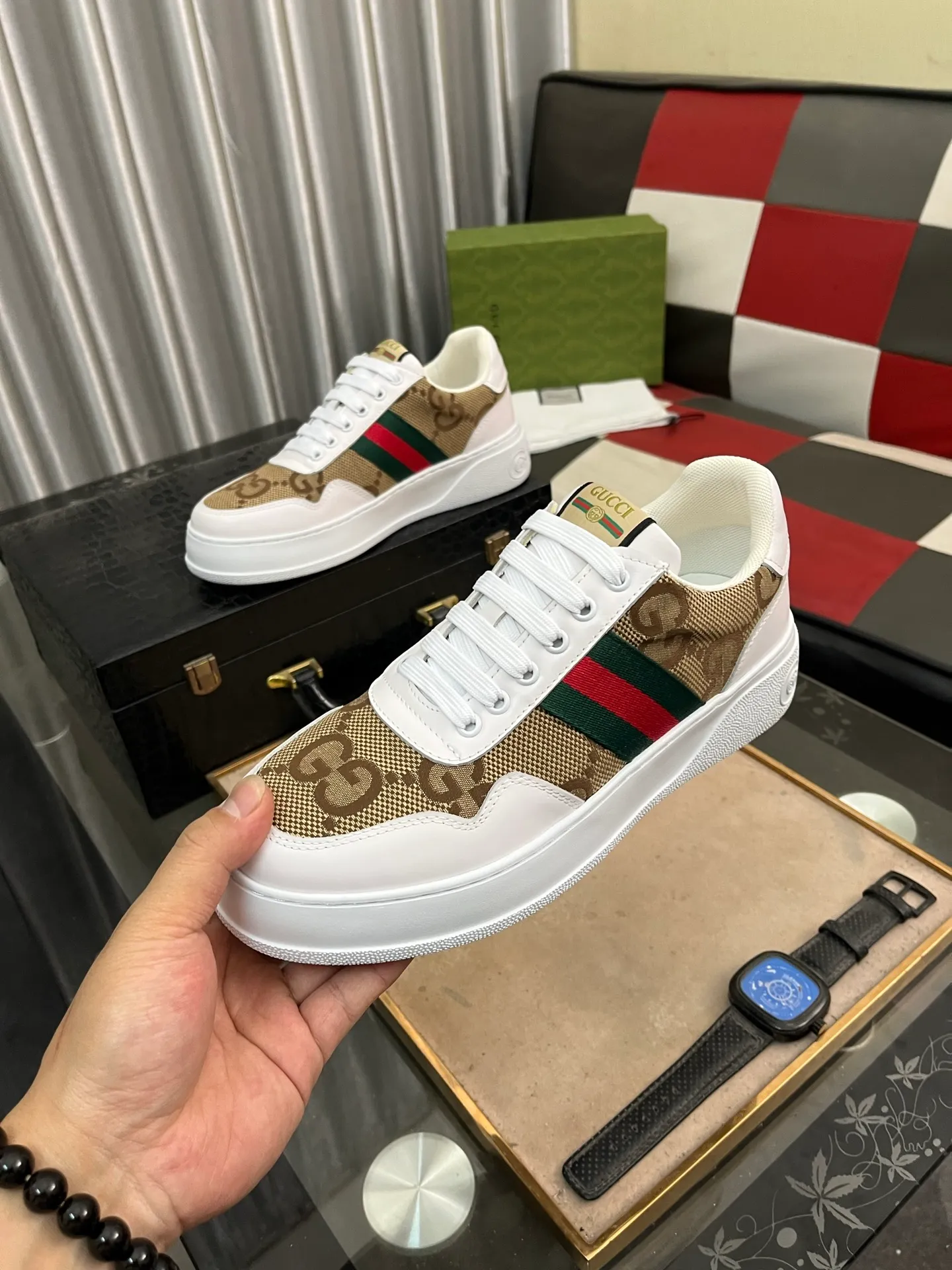 Men's shoes💰420⌚️⌚️[GUCCI] Gucci men's casual shoes are absolutely popular🔥The ultimate matching item for trendy men! The charm of super texture is unstoppable. This is the main recommendation. The upper is made of high-quality cowhide, with pig lining feet and wear-resistant rubber sole. It is noble and elegant! Extremely comfortable🎁🎁You can be as handsome as you want💪 Size 38-44! 3️⃣colors available